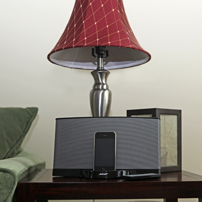 BOSE® SoundDock® Series III - Enjoy the quality of Bose® digital signal processing and acoustic design from this music system. The Apple Lightning™ connector Charge lets you charge and listen to any iPod or iPhone model. Connect your DVD/CD player, tablet, laptop or other mobile device to the 3.5mm auxiliary input to enjoy better sound.
